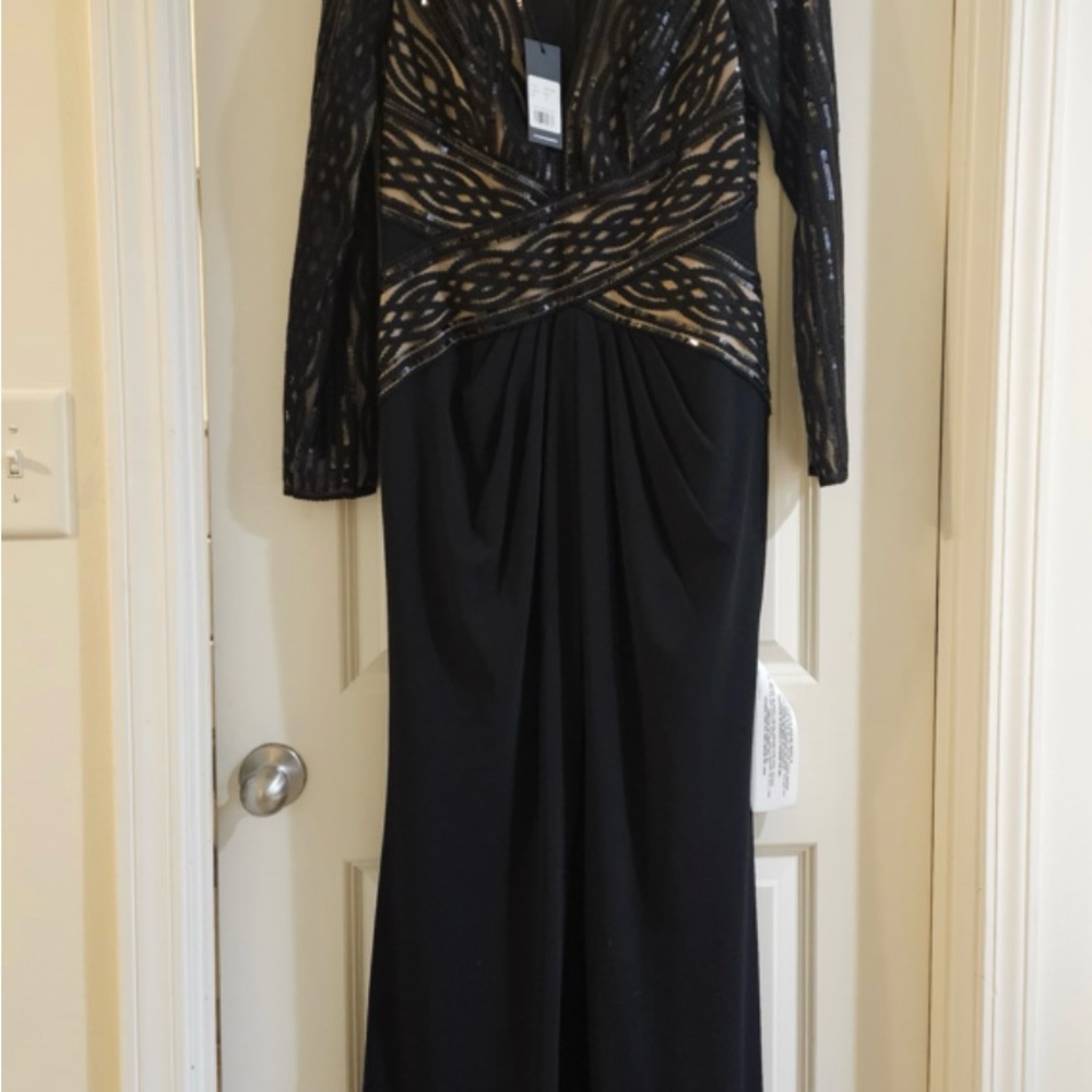Tadashi Shoji Women's Long-Sleeve Sequin-Embroidered Gown NWT. Size 14 - Picture 5 of 6